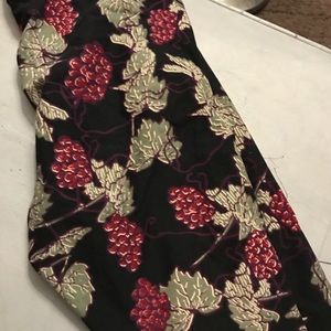 Lularoe OS grape/wine leggings 🍷🍷🍷